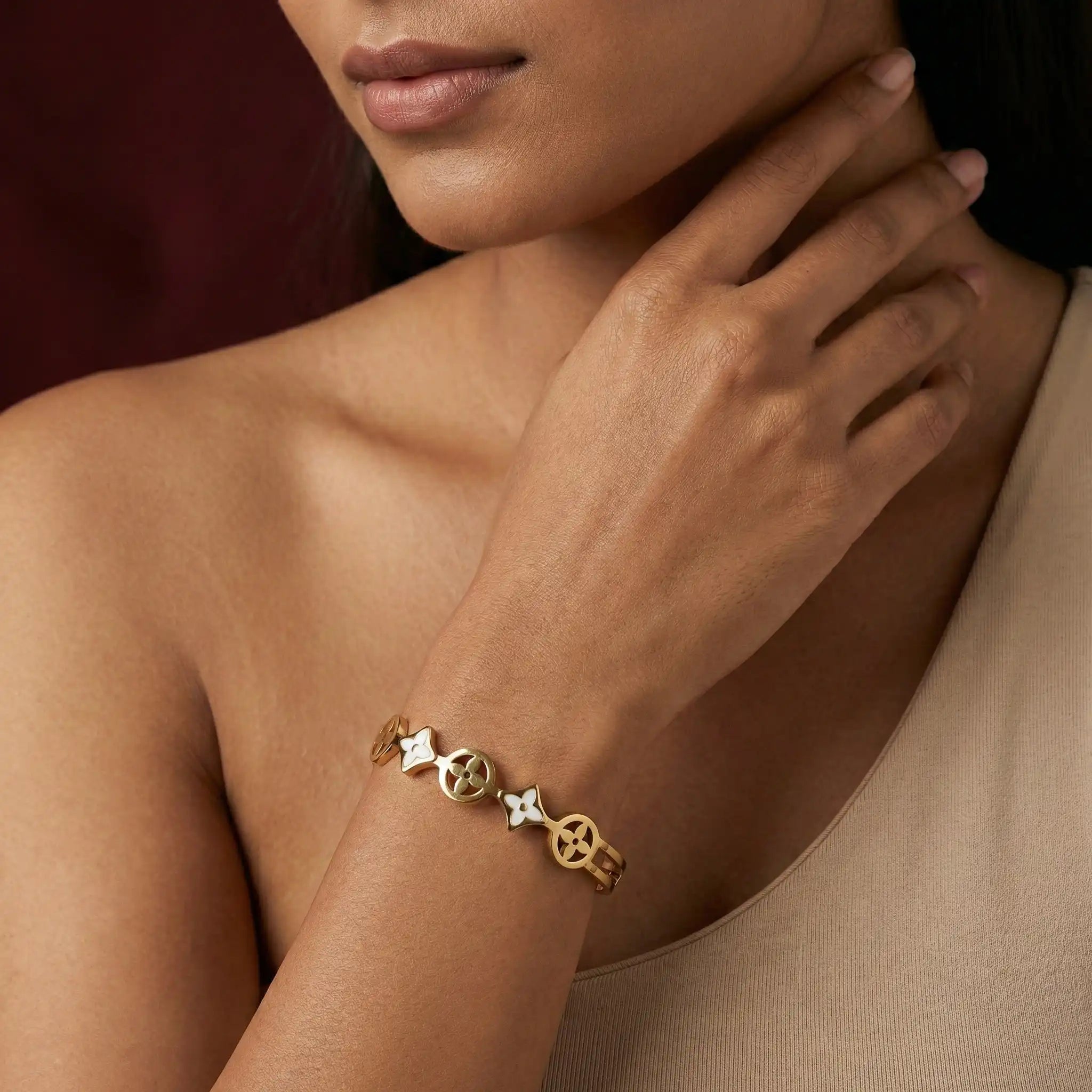 White Clover Enamel Bangle – 18K Gold Plated
