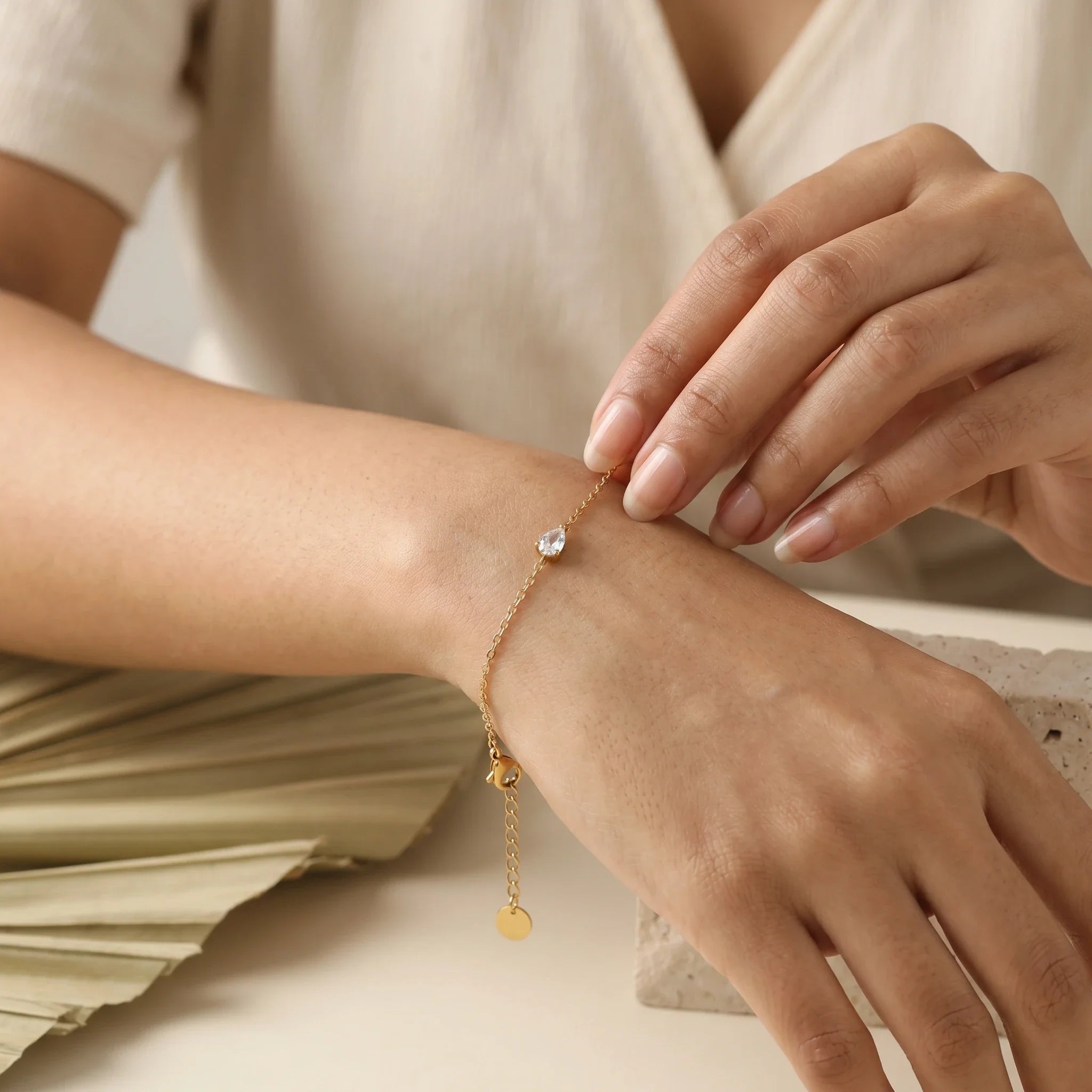Heart Crystal Solitaire Chain Bracelet – 18K PVD Gold Plated